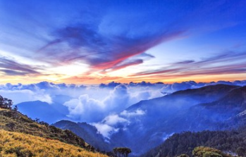 阴宅风水命理：两山夹一沟必定出小偷，家中出蹲监坐狱的人